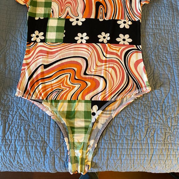 RUE21 TEEN MULTI-COLOR BODY SUIT TOP SIZE MEDIUM NWT - Picture 3 of 3